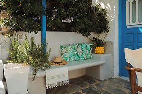 Sea View Apartments & Studios