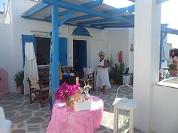 Sea View Apartments & Studios