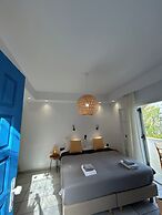 Sea View Apartments & Studios