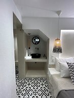 Sea View Apartments & Studios