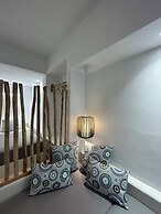 Sea View Apartments & Studios