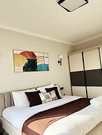 Elegant Comfy 3 Bedroom Apartment