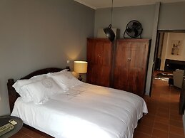 Admetus Psyrri Loft  by K&K