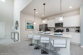 Stylish and Stunning 5BD Pool Home in Solterra - #5st452