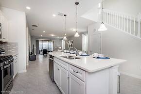 Stylish and Stunning 5BD Pool Home in Solterra - #5st452