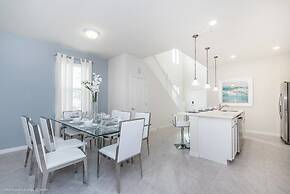 Stylish and Stunning 5BD Pool Home in Solterra - #5st452