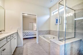 Stylish and Stunning 5BD Pool Home in Solterra - #5st452