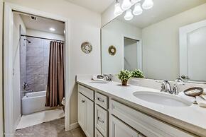 Stylish and Stunning 5BD Pool Home in Solterra - #5st452