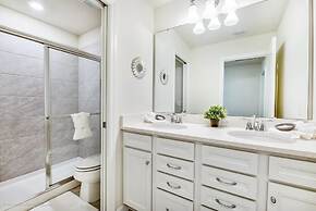 Stylish and Stunning 5BD Pool Home in Solterra - #5st452