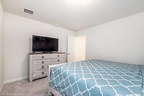 Stylish and Stunning 5BD Pool Home in Solterra - #5st452