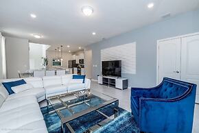 Stylish and Stunning 5BD Pool Home in Solterra - #5st452