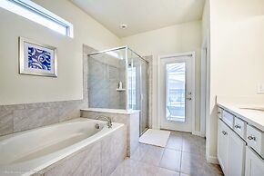 Stylish and Stunning 5BD Pool Home in Solterra - #5st452