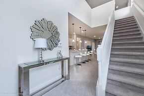 Stylish and Stunning 5BD Pool Home in Solterra - #5st452