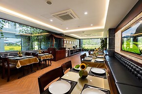 Liberty Hall Tam Coc Hotel & Villa