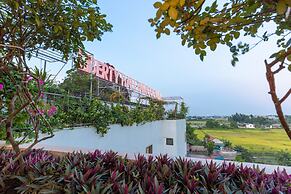 Liberty Hall Tam Coc Hotel & Villa