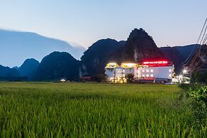 Liberty Hall Tam Coc Hotel & Villa