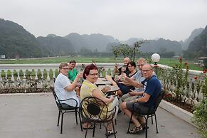 Liberty Hall Tam Coc Hotel & Villa