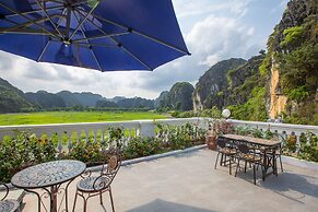 Liberty Hall Tam Coc Hotel & Villa
