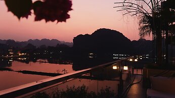 Liberty Hall Tam Coc Hotel & Villa