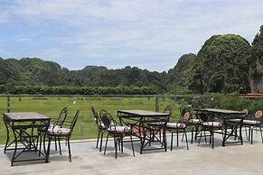 Liberty Hall Tam Coc Hotel & Villa