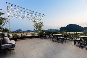 Liberty Hall Tam Coc Hotel & Villa