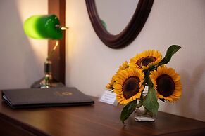 Liberty Hall Tam Coc Hotel & Villa