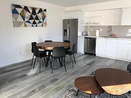 Brand NEW Luxury Spacious 3bdr Townhome Close to 3rd St