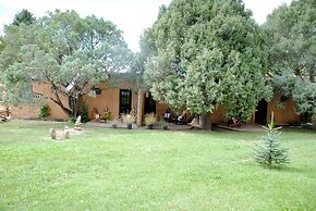 Old Taos Guesthouse B&B