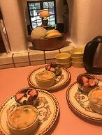 Old Taos Guesthouse B&B