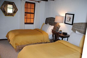 Old Taos Guesthouse B&B