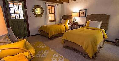 Old Taos Guesthouse B&B