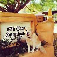 Old Taos Guesthouse B&B