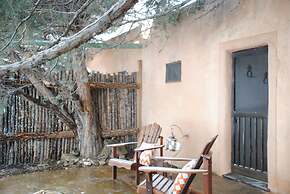 Old Taos Guesthouse B&B