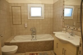 Chalkida Apartments