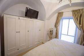 Western Wall Luxury House