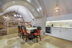 Western Wall Luxury House
