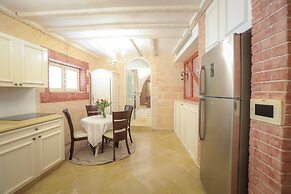 Western Wall Luxury House