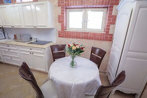Western Wall Luxury House