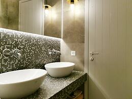 Alafropetra Luxury Suites