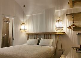 Alafropetra Luxury Suites