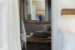 Alafropetra Luxury Suites