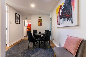 Bairro Alto Palace  Apartment for Large Groups