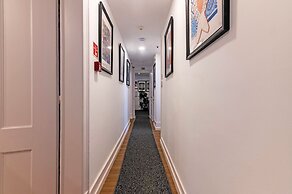 Bairro Alto Palace  Apartment for Large Groups