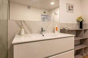 Bairro Alto Palace  Apartment for Large Groups