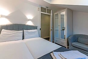 Bairro Alto Palace  Apartment for Large Groups