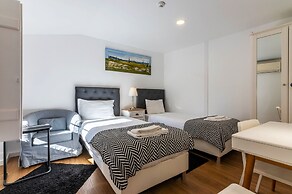 Bairro Alto Palace  Apartment for Large Groups