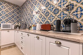 Bairro Alto Palace  Apartment for Large Groups