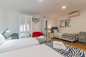 Bairro Alto Palace  Apartment for Large Groups