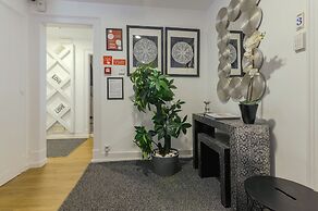 Bairro Alto Palace  Apartment for Large Groups