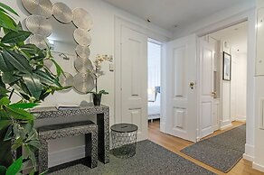 Bairro Alto Palace  Apartment for Large Groups